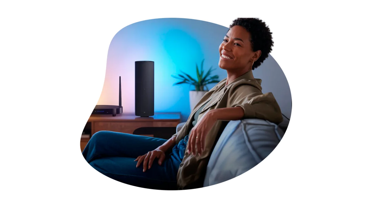 imagen muestra auna chica feliz disfrutando de servicios de straming vnedidos por elite Wireles